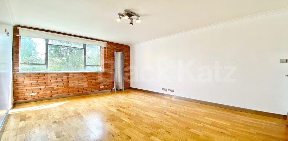 			VIRTUAL TOUR AVAILABLE!, 2 Bedroom, 1 bath, 1 reception Apartment			 Cruikshank Street, ANGEL-KINGS CROSS